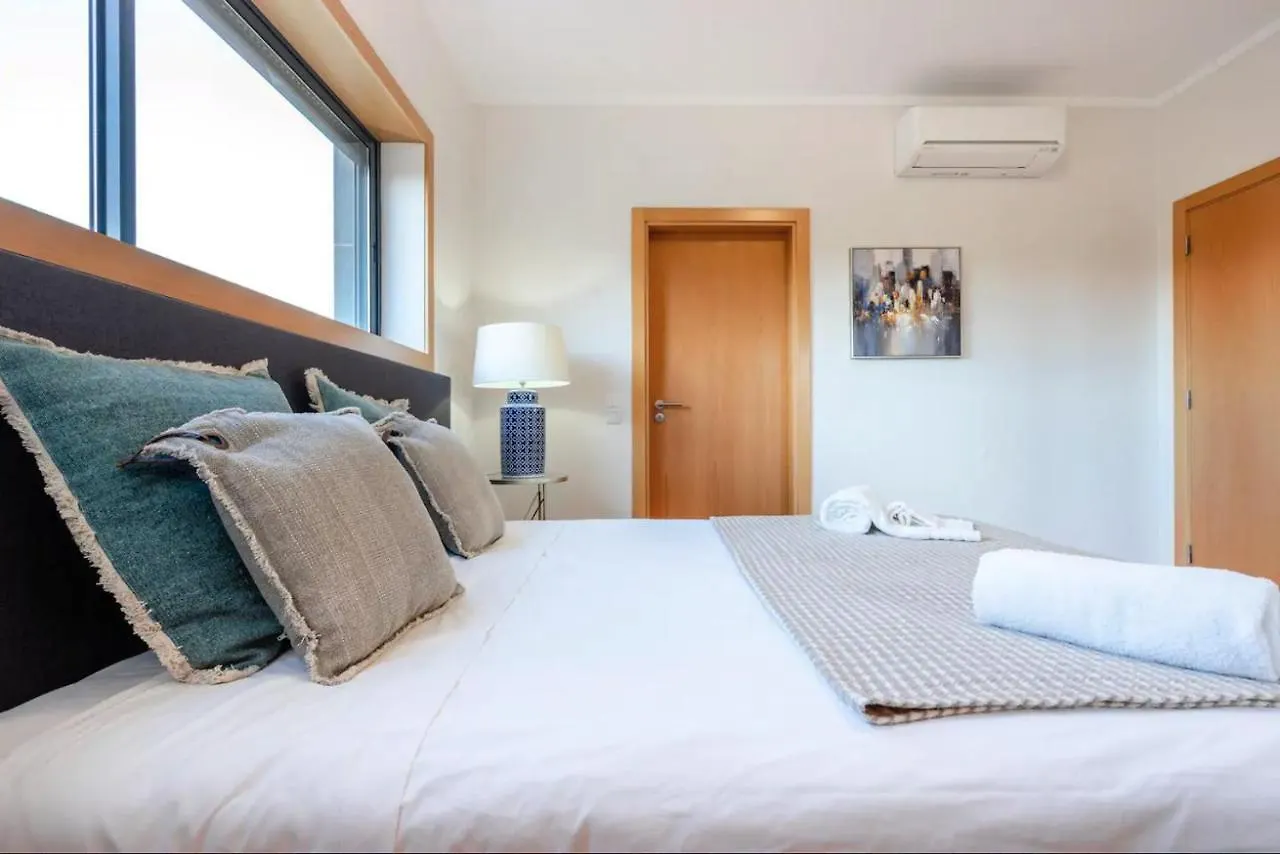 Апартаменты Oceanview Luxury Stunning Views And Pool Ольян 0*,  Португалия